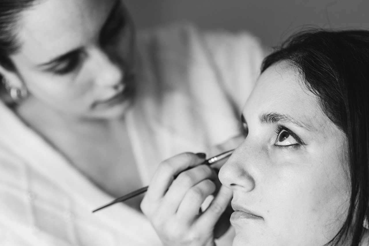 Masaje facial y drenaje linfático con manos especializadas